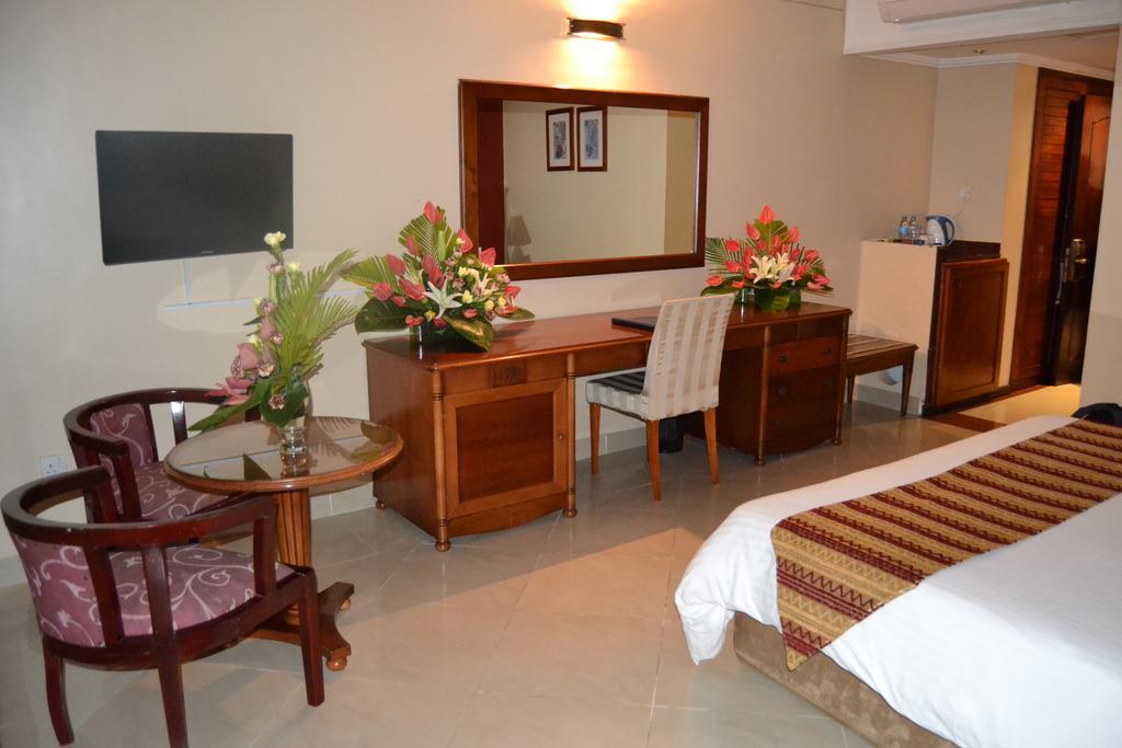ホテル ゴールデン チューリップ タンザニア ダル・エス・サラーム 部屋 写真